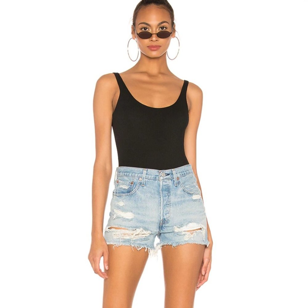 New Levi's 501 High Rise Short in Faultline Distressed Size 30